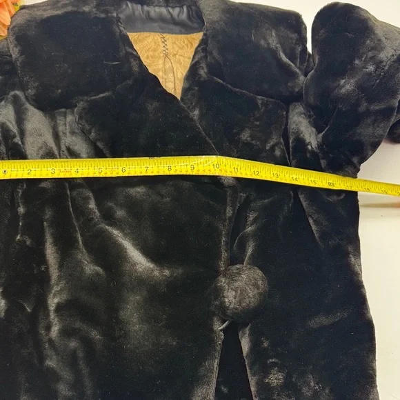 Elegant Vintage Black Faux Fur Short Stylish Jacket Big Button - Picture 10 of 11